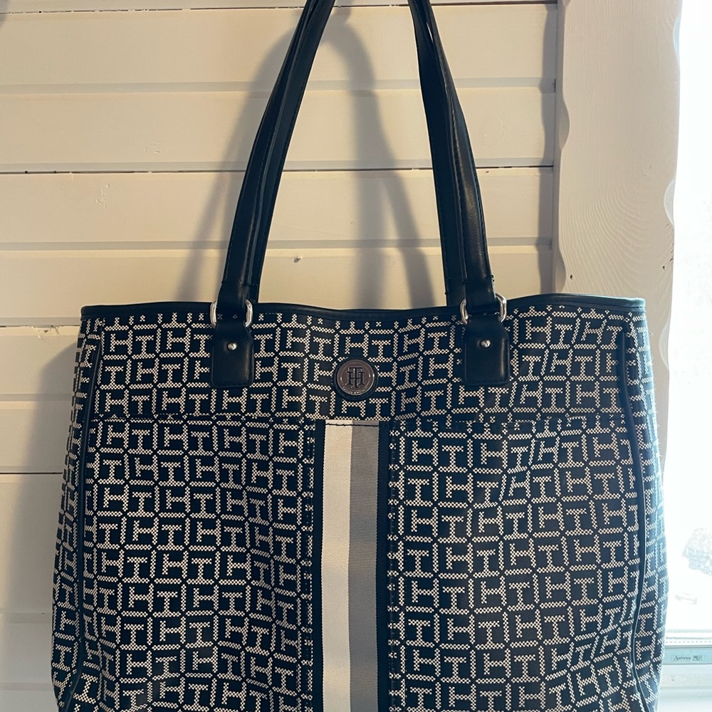 Tommy Hilfiger Black White Signature TH Logo Large Tote Shoulder Bag $108 - Picture 1 of 8